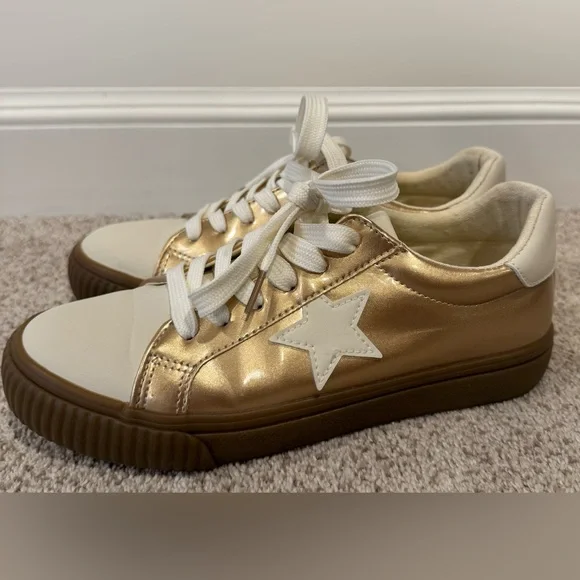 London Rag Jumping Jacks Metallic Faux Leather Star Sneakers in Gold & Cream - Picture 7 of 12